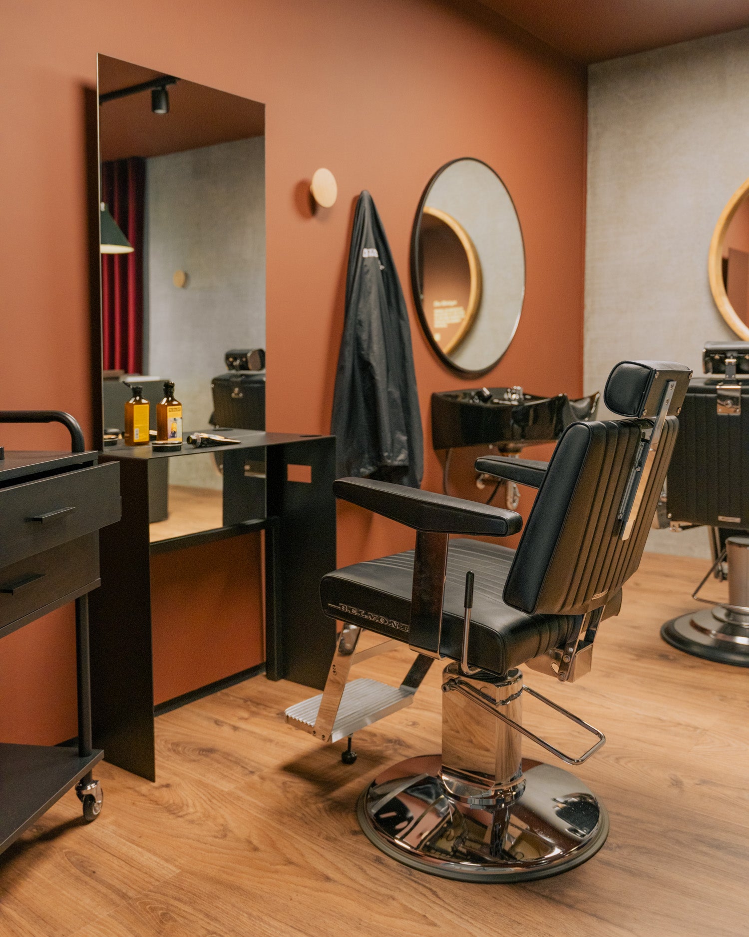 Dainty - Schwarzer barberstuhl aus Edelstahl